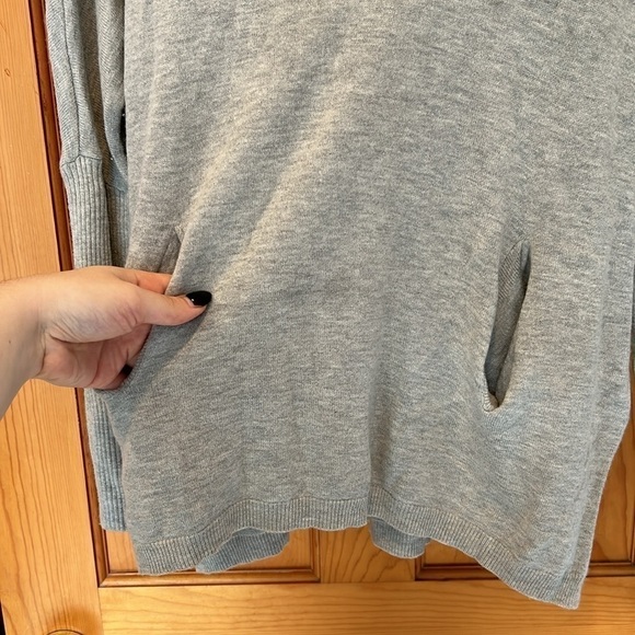 Aritzia Babaton Baylor Wool V-Neck Long Sleeve Grey Sweater Size XXS/XS - Picture 4 of 7